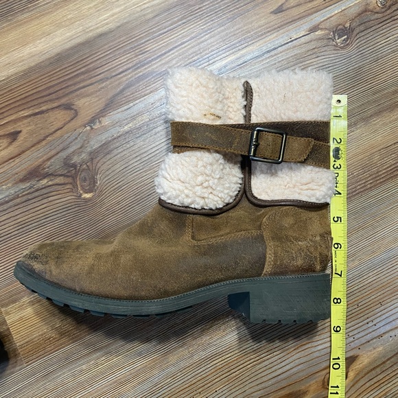 UGG Boots - Picture 4 of 11